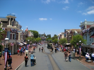 Disneyland_Main_Street